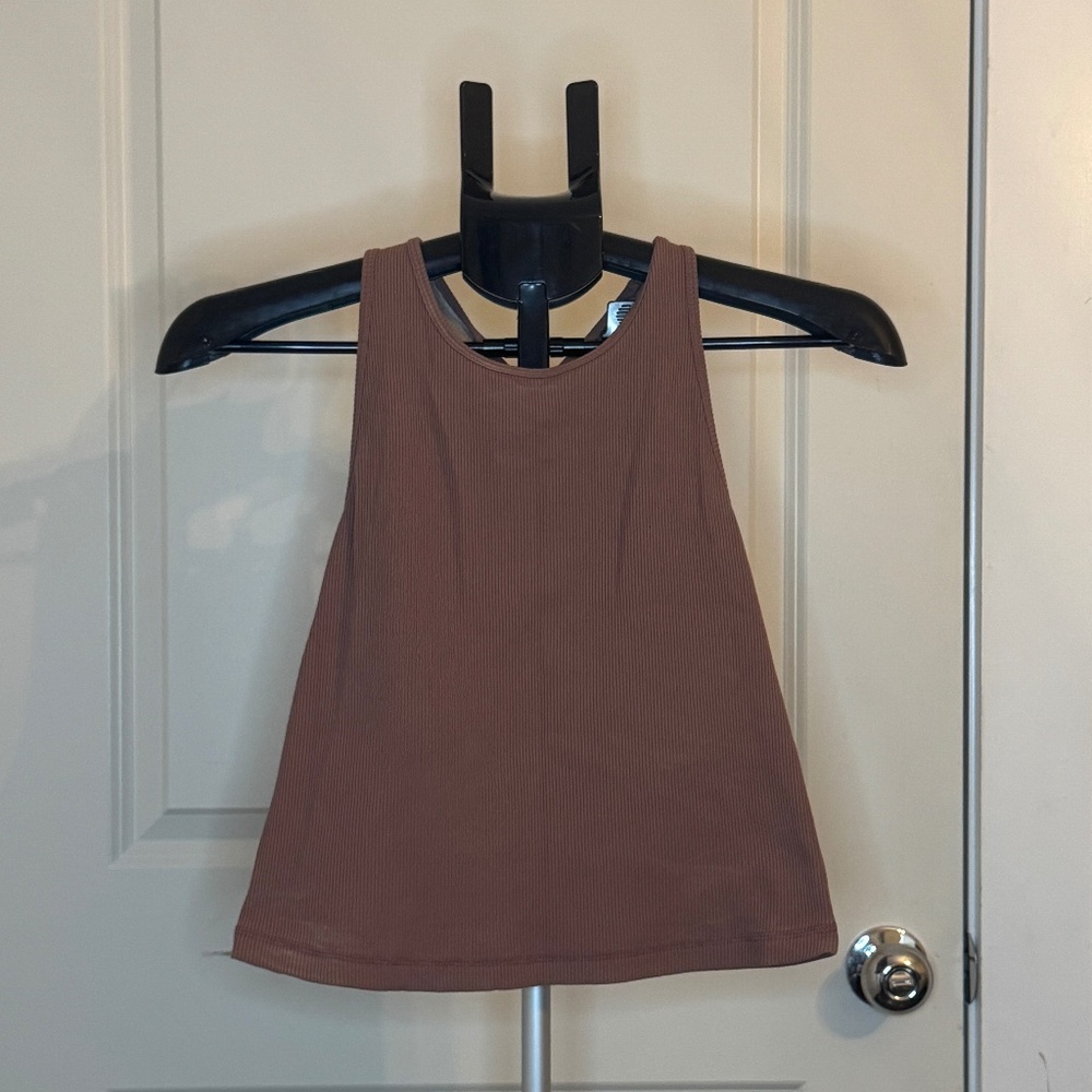 Vuori Ribbed Halo Performance Crop Tank – Mauve – Size M
